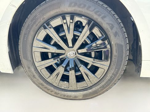 Used 2020 Toyota Corolla LE FWD image 37