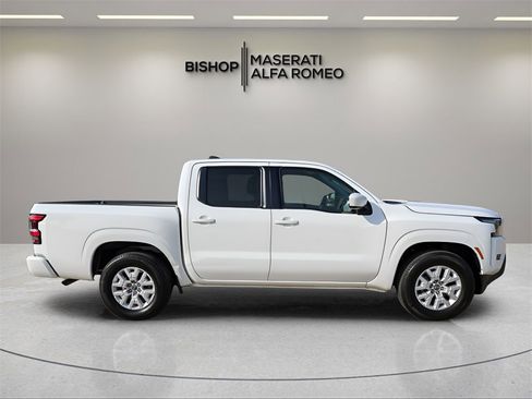 Used 2023 Nissan Frontier SV image 8
