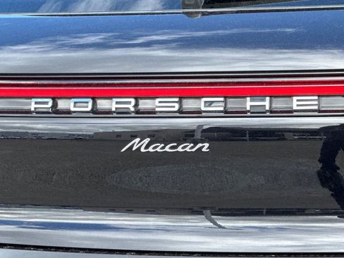 Used 2022 Porsche Macan AWD/4WD image 25