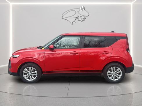 Used 2020 Kia Soul LX image 2
