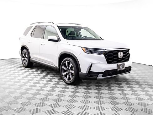 Used 2023 Honda Pilot Touring image 10