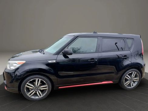 Used 2015 Kia Soul + image 2