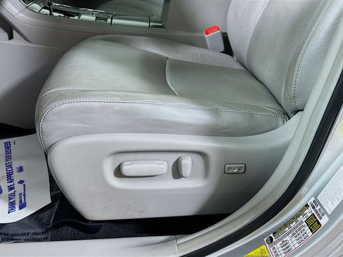 Used 2012 Toyota Highlander SE w/ Tow Pkg image 19