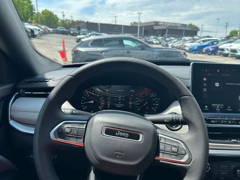 Used 2025 Jeep Compass Limited AWD/4WD image 29