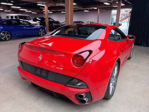 Used 2013 Ferrari California RWD image 4