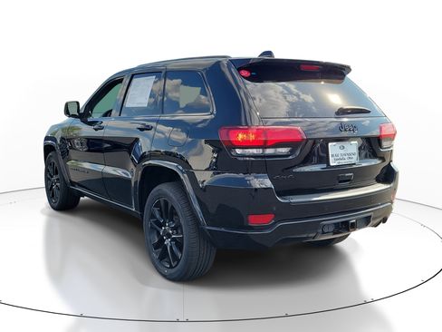 Used 2020 Jeep Grand Cherokee Altitude image 3