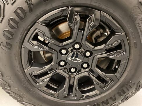 Used 2023 Chevrolet Silverado 1500 ZR2 w/ Technology Package image 26