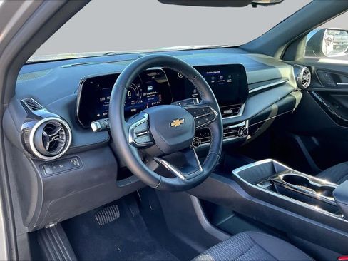 Used 2025 Chevrolet Equinox LT w/ Safety and Technology Package FWD image 17