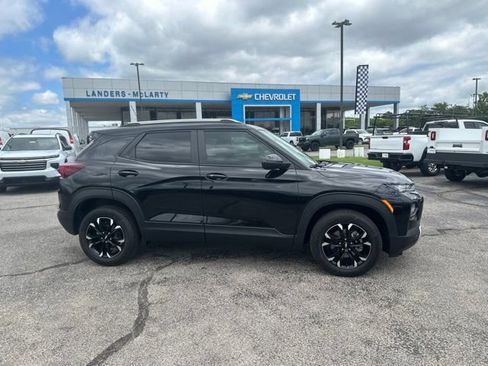 Used 2023 Chevrolet TrailBlazer LT AWD/4WD image 2