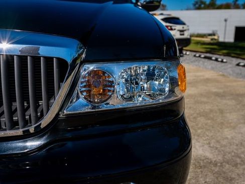 Used 2002 Lincoln Blackwood image 3