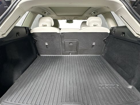 Used 2022 Volvo XC60 B5 Momentum w/ Protection Package Premier image 25