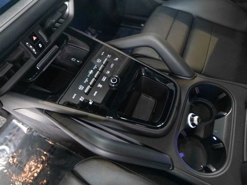 Certified 2026 Porsche Cayenne AWD/4WD image 24
