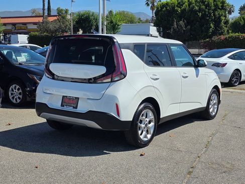 Used 2024 Kia Soul LX w/ Option Group 015 FWD image 5