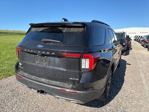 Used 2025 Ford Explorer Active w/ Active Comfort Package image 4
