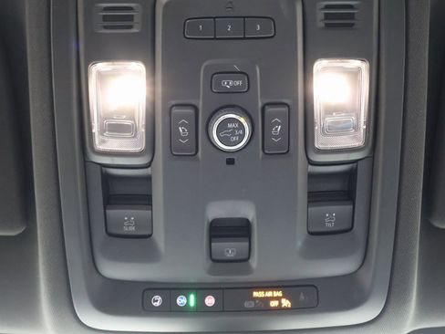 Used 2022 Chevrolet Tahoe Z71 w/ Luxury Package image 33