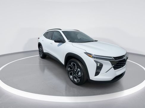 New 2026 Chevrolet Trax RS w/ Driver Confidence Package image 2