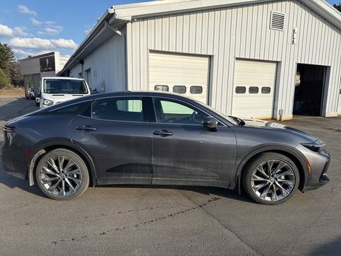 Used 2024 Toyota Crown Limited w/ Advanced Technology Package image 5