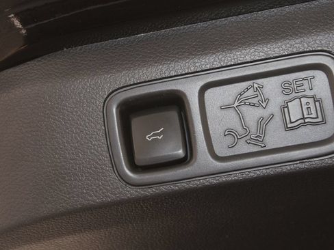 Used 2022 Lincoln Navigator Reserve AWD/4WD image 17