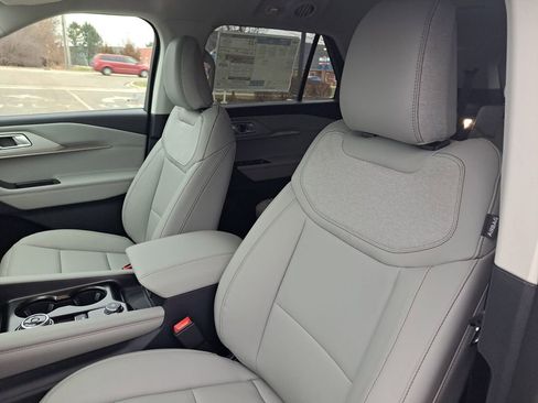 New 2026 Ford Explorer Active w/ Active Comfort Package image 7