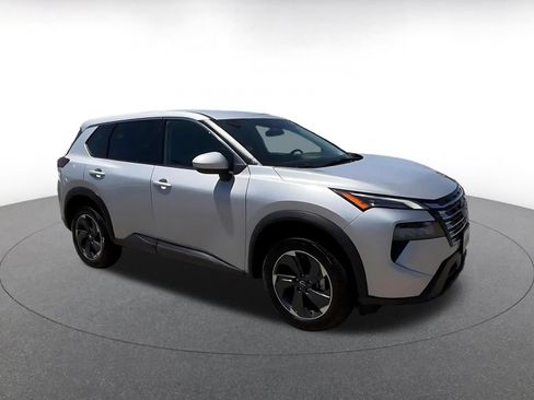 Used 2025 Nissan Rogue SV FWD image 2