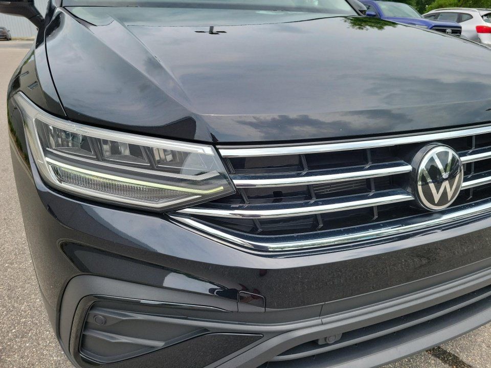Certified 2023 Volkswagen Tiguan SE w/ Panoramic Sunroof Package FWD image 24