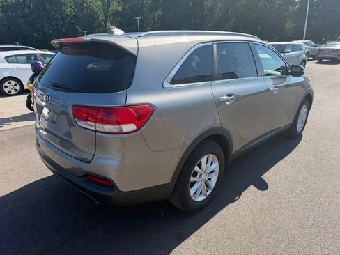 Used 2016 Kia Sorento FWD w/ LX Convenience Package image 3