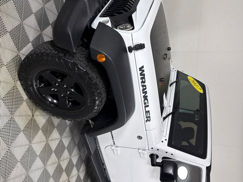 Used 2017 Jeep Wrangler Sport AWD/4WD image 9