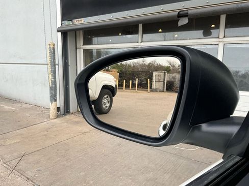 Used 2025 Nissan Altima 2.5 SV image 18