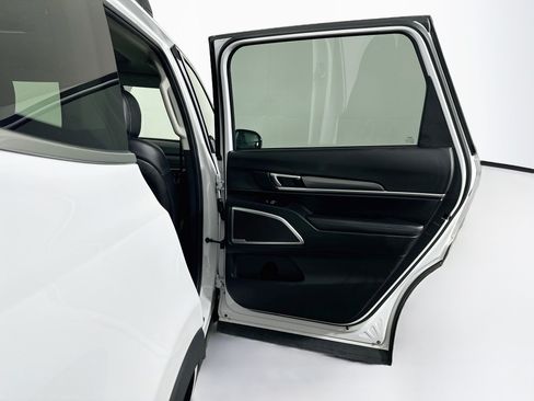 Used 2025 Kia Telluride S AWD/4WD image 32