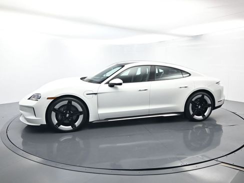 Used 2025 Porsche Taycan image 2
