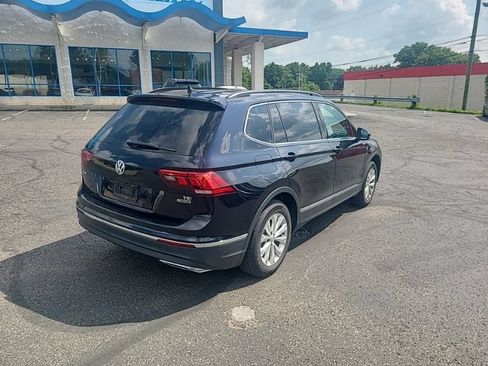 Used 2018 Volkswagen Tiguan SE w/ Panoramic Sunroof Package AWD/4WD image 5