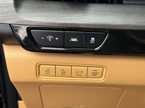 Used 2024 Kia Carnival EX FWD image 19