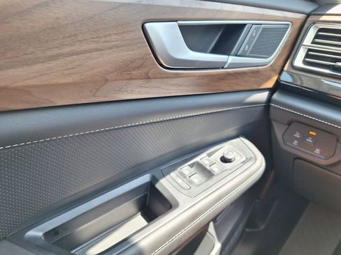 Used 2025 Volkswagen Atlas SE w/ Panoramic Sunroof Package image 24