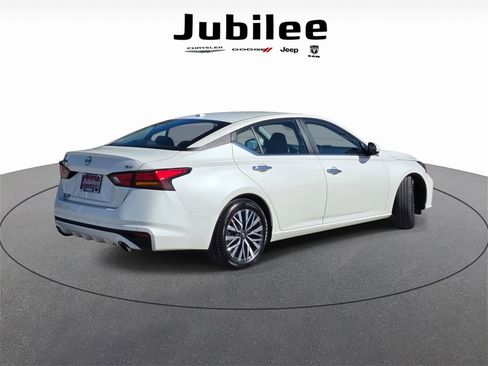 Used 2024 Nissan Altima 2.5 SV w/ SV Premium Package image 5