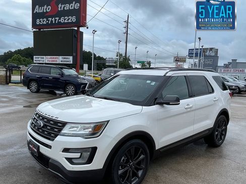 Used 2017 Ford Explorer XLT w/ Equipment Group 202A FWD image 1