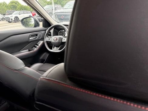 Used 2025 Nissan Rogue SV AWD/4WD image 17