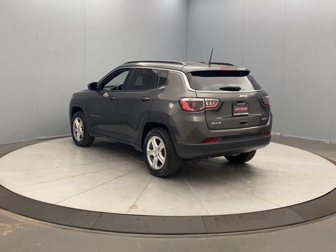 Used 2023 Jeep Compass Latitude w/ Convenience Group AWD/4WD image 3