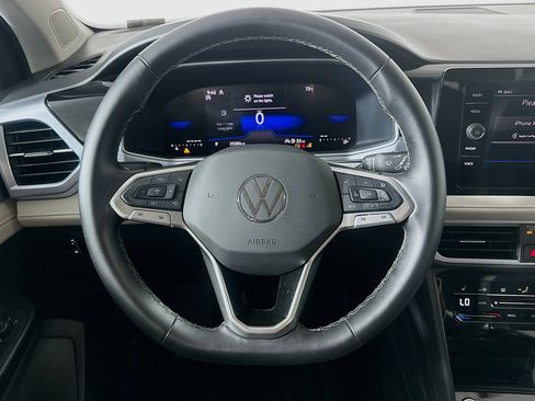 Used 2025 Volkswagen Taos SE image 18