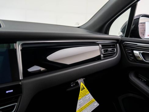 New 2026 Porsche Macan image 27
