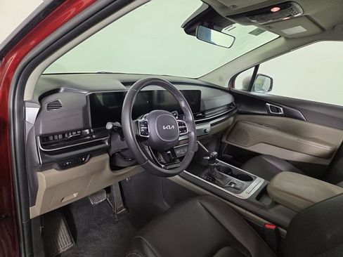 Certified 2025 Kia Carnival FWD image 12