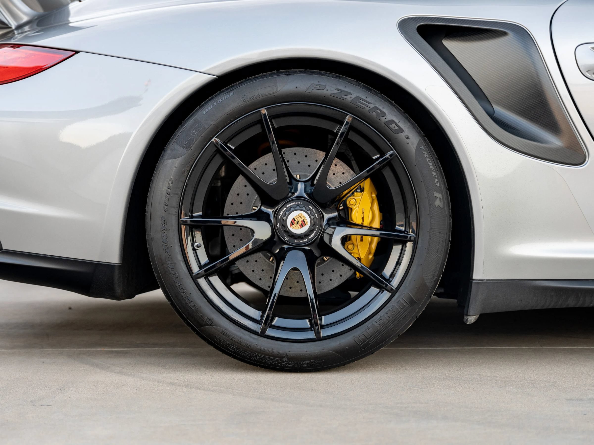 Used 2011 Porsche 911 GT2 RS RWD image 30