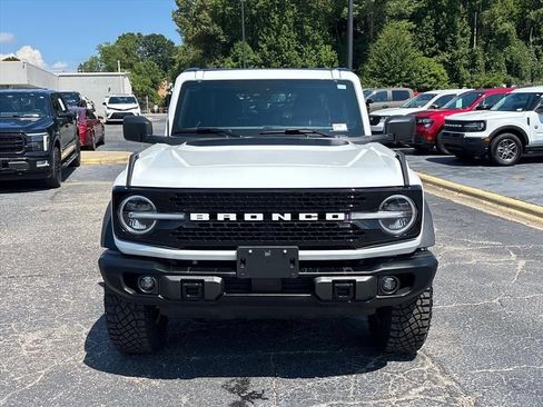 Used 2025 Ford Bronco Badlands w/ Black Appearance Package AWD/4WD image 2