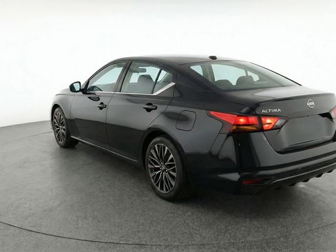Used 2025 Nissan Altima 2.5 SV FWD image 6