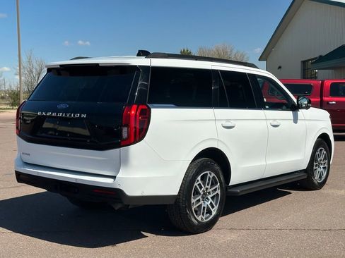 Used 2025 Ford Expedition Active AWD/4WD image 6