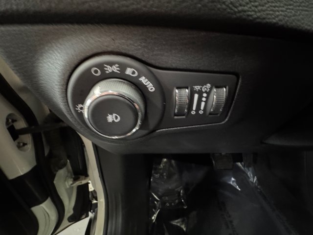Used 2018 Jeep Compass Latitude w/ Popular Equipment Group AWD/4WD image 26