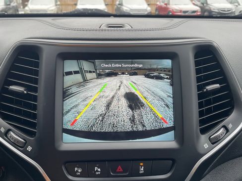 Used 2023 Jeep Cherokee Altitude Lux image 28