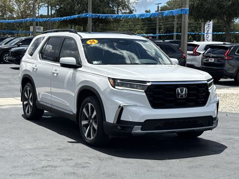 Certified 2024 Honda Pilot Touring image 2