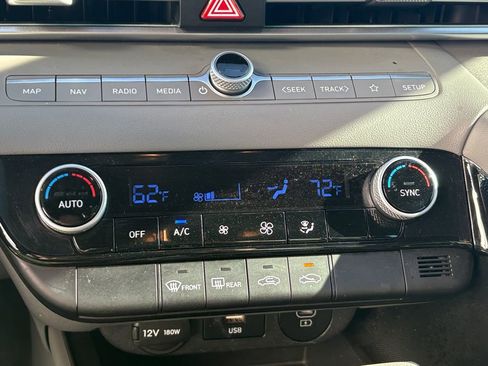 Used 2024 Hyundai Elantra Blue image 26