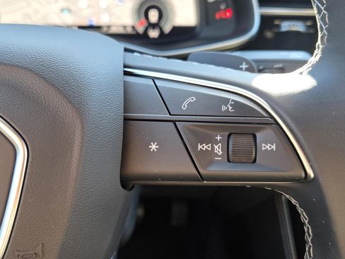 Used 2025 Audi Q8 Prestige w/ Prestige Package image 24