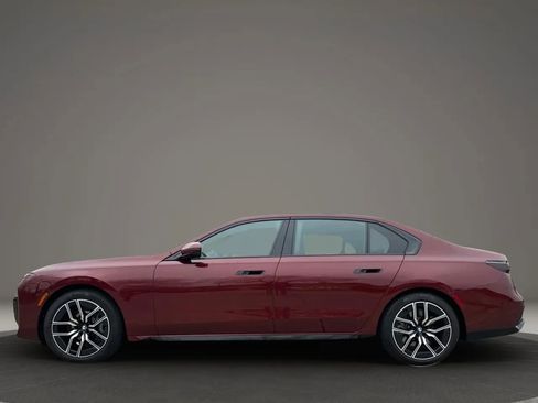 Used 2025 BMW 760i xDrive w/ Executive Package AWD/4WD image 8